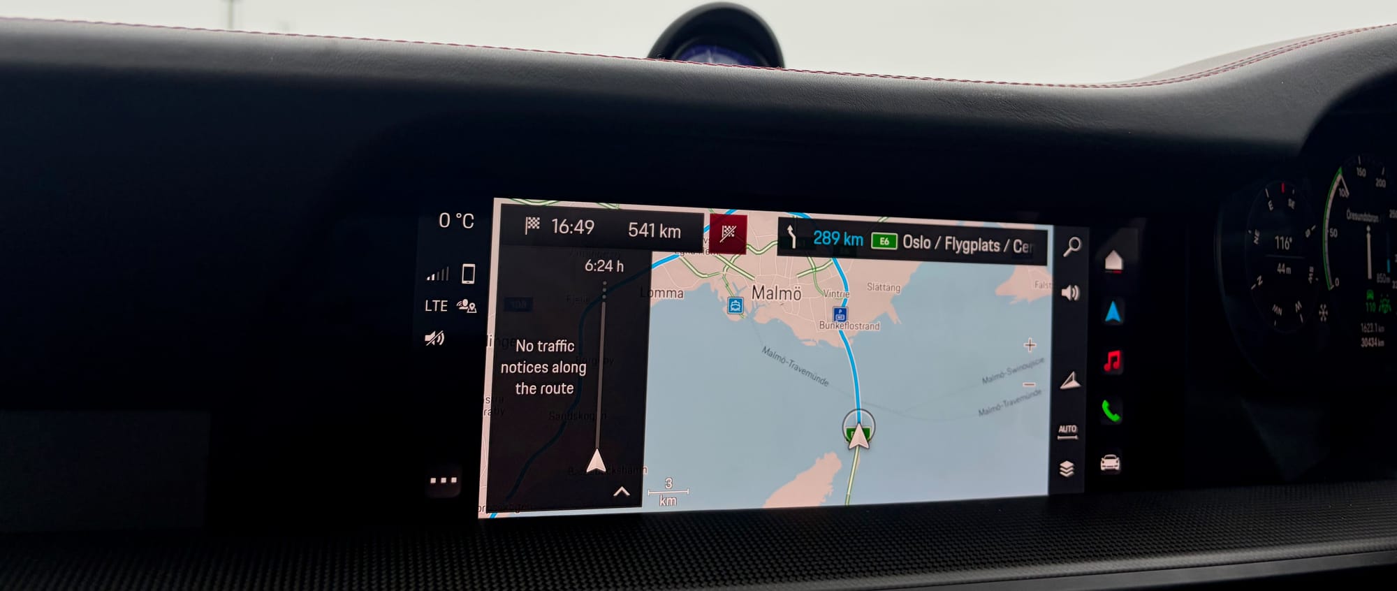 PCM map display crossing the Øresund Bridge