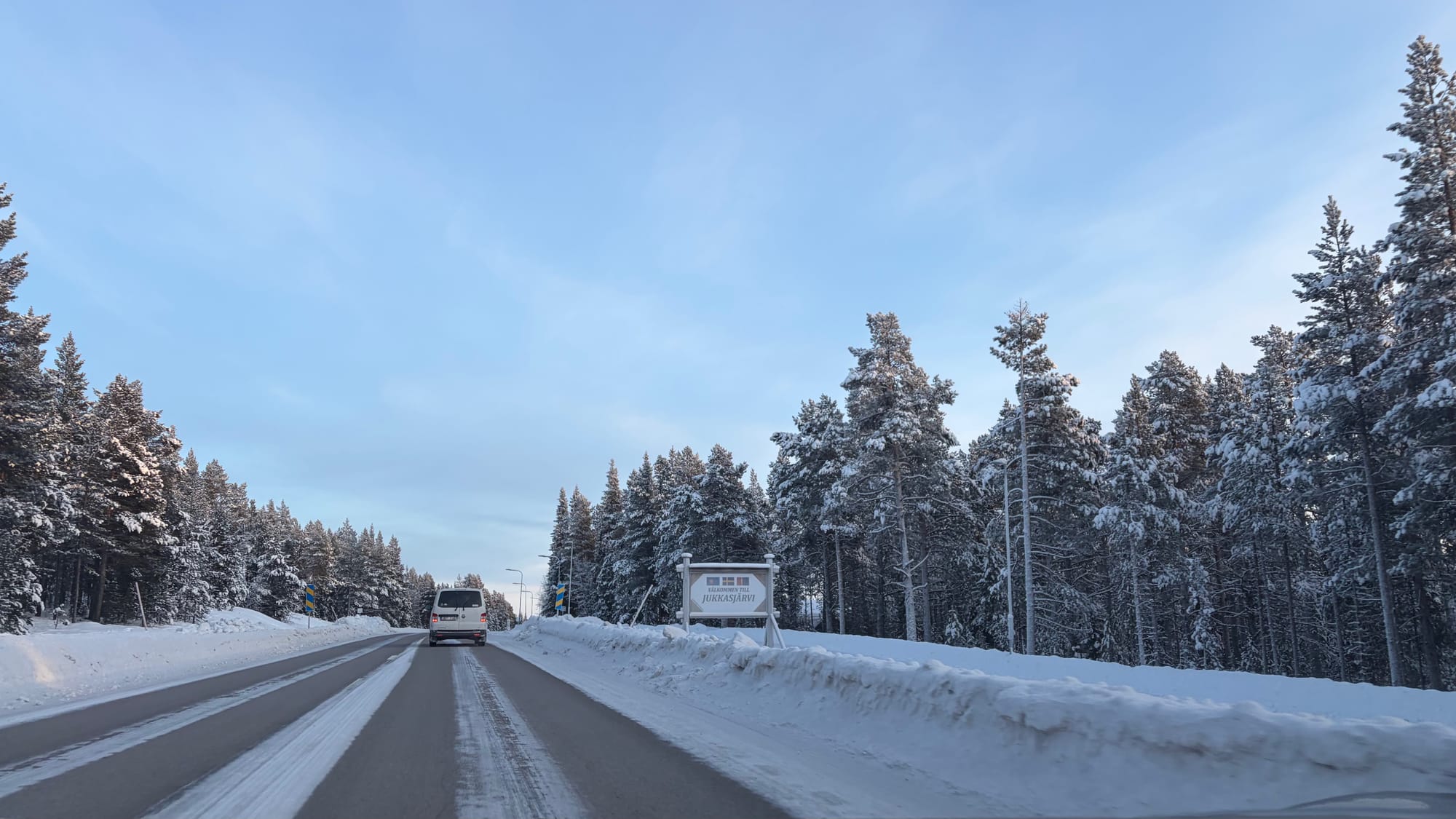 Approach into Jukkasjärvi