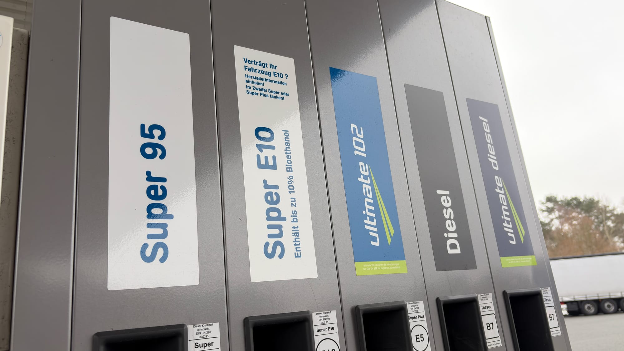 Fuels available at autobahn stop