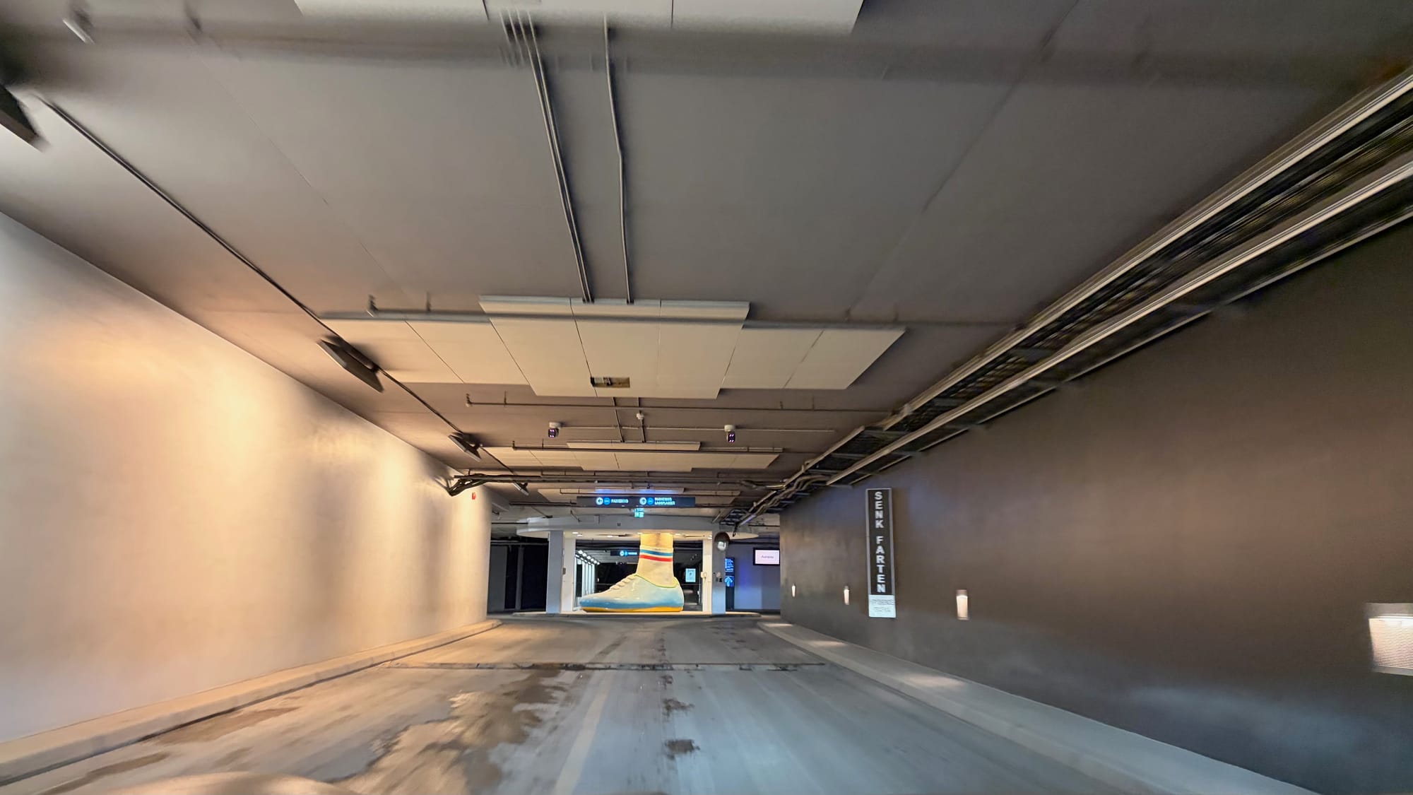 Foot in roundabout under our hotel