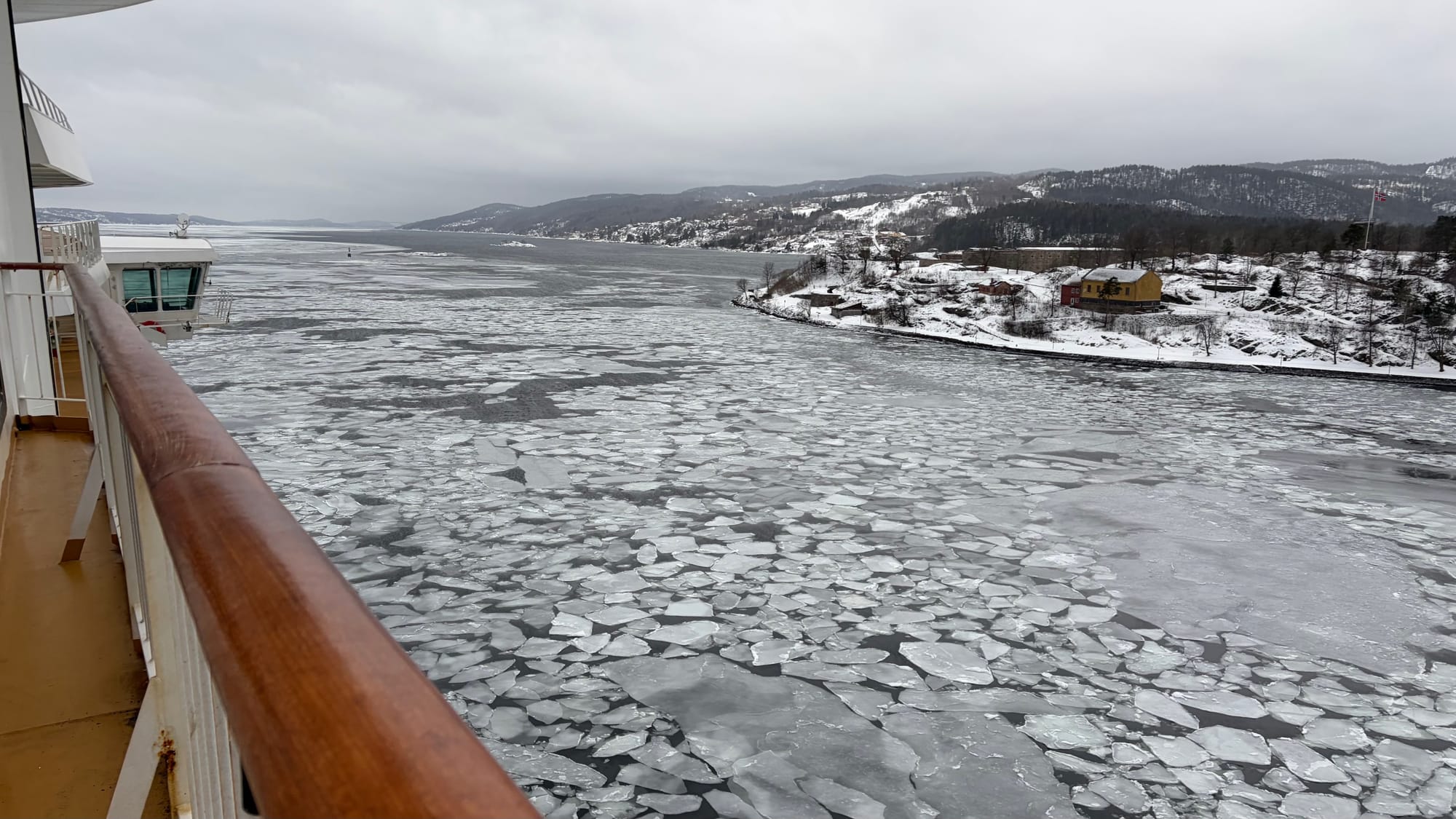 Surface ice in the Oslo fjord