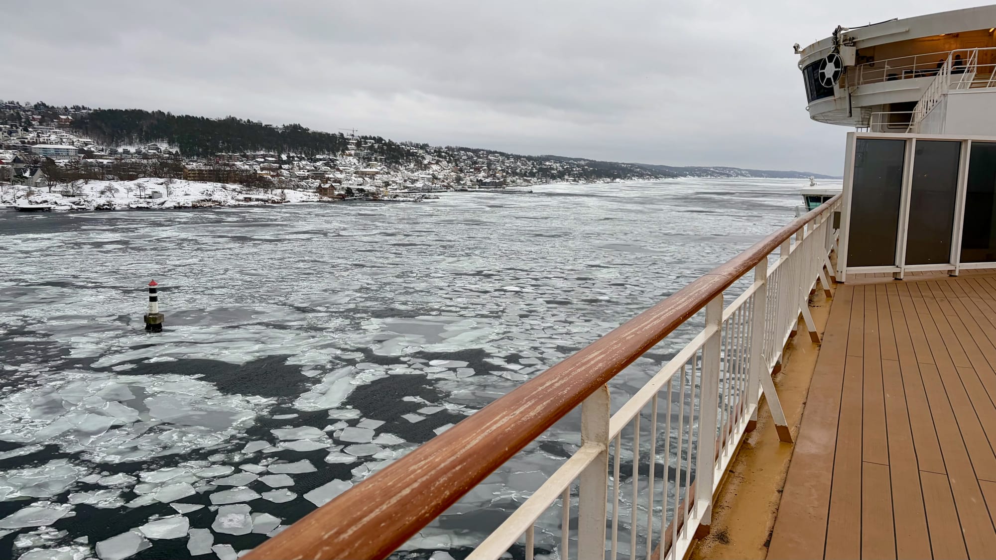 Surface ice in the Oslo fjord