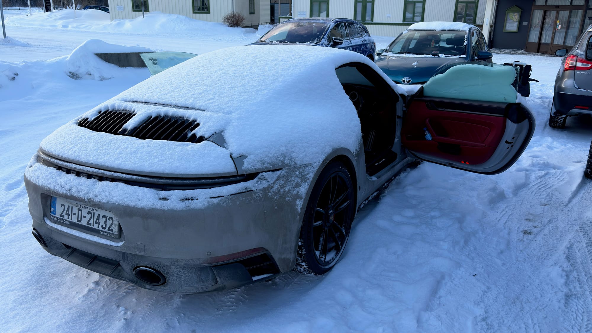 Overnight snowfall on our 911