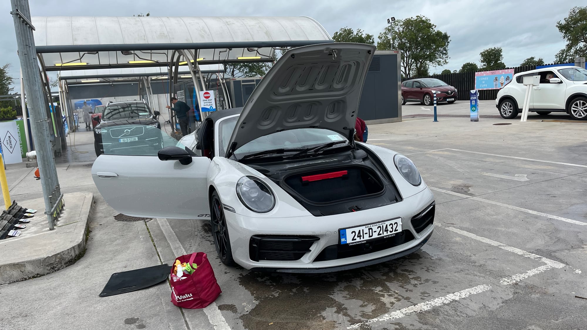 Cleaning our 911 Targa