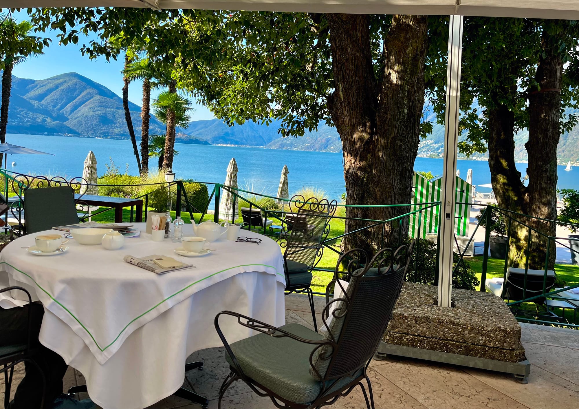 Breakfast by the lake