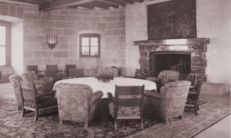 Historical picture of the fireplace during the Nazi era