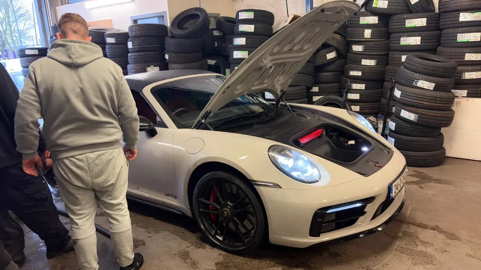 Porsche 911 Targa 4 GTS in local tyre shop